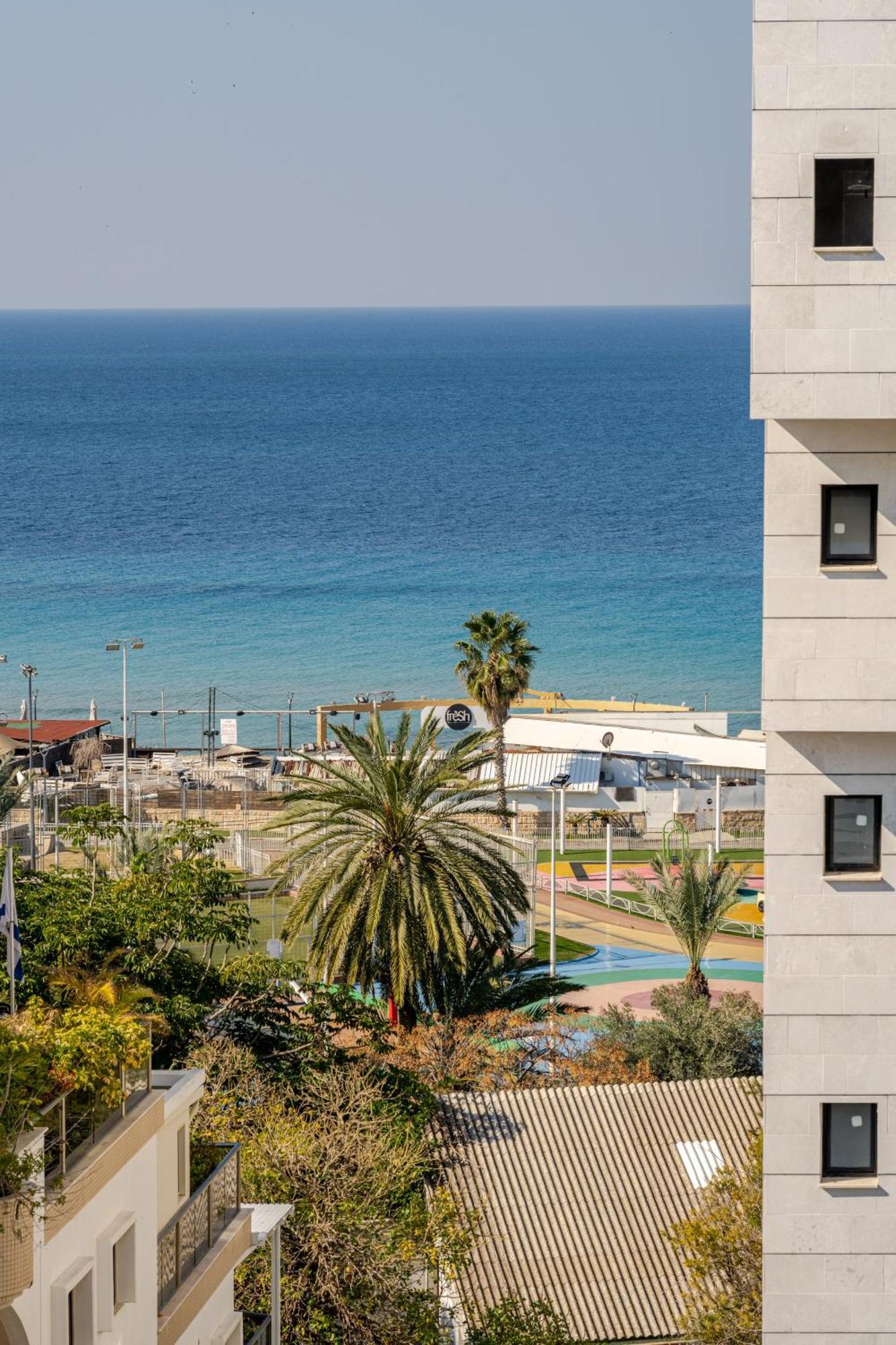 Balfour Sea View City Center Nahariya Extérieur photo